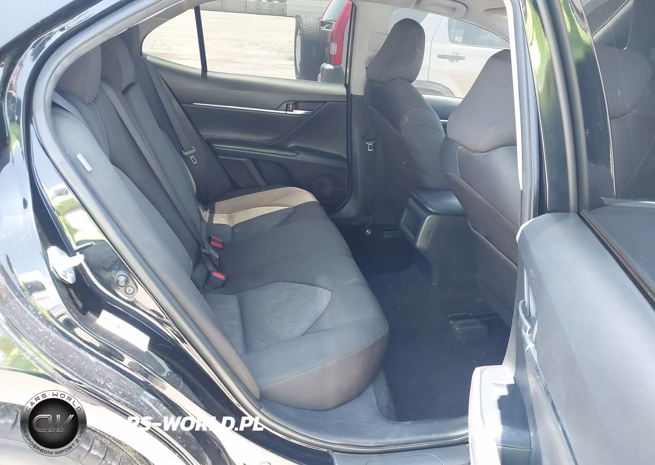 2018 Toyota Camry Le VIN:JTNB11HK2J3058351 - 8