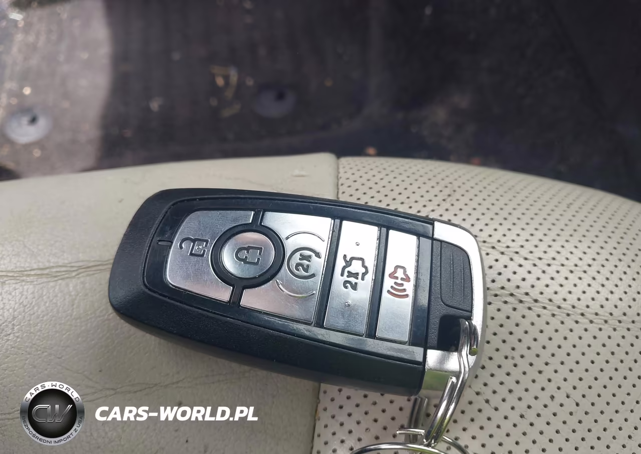 2018 Ford Fusion Hybrid Titanium VIN:3FA6P0RU9JR147260 - 11