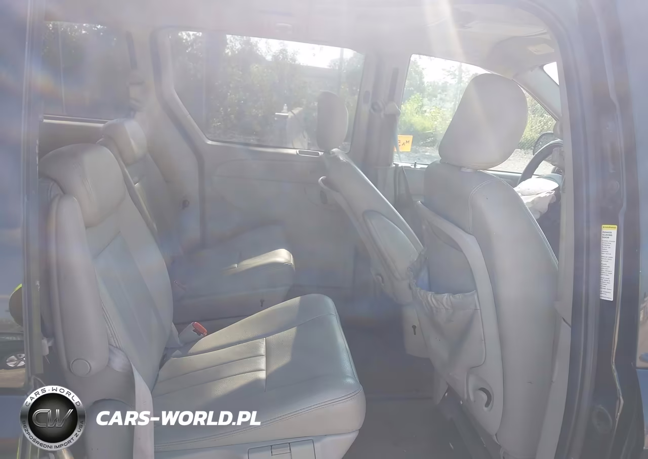 2005 Chrysler Town & Country Touring VIN:2C4GP54L25R233208 - 8