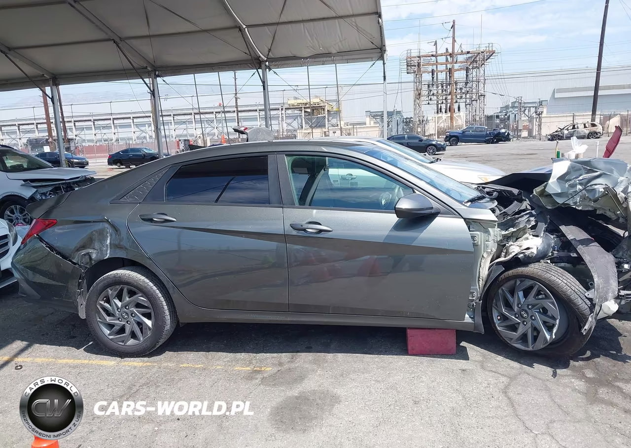 2024 Hyundai Elantra Sel VIN:KMHLM4DG5RU731945 - 13