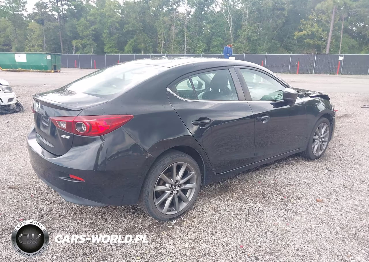 2018 Mazda Mazda3 Touring VIN:3MZBN1V30JM251535 - 4