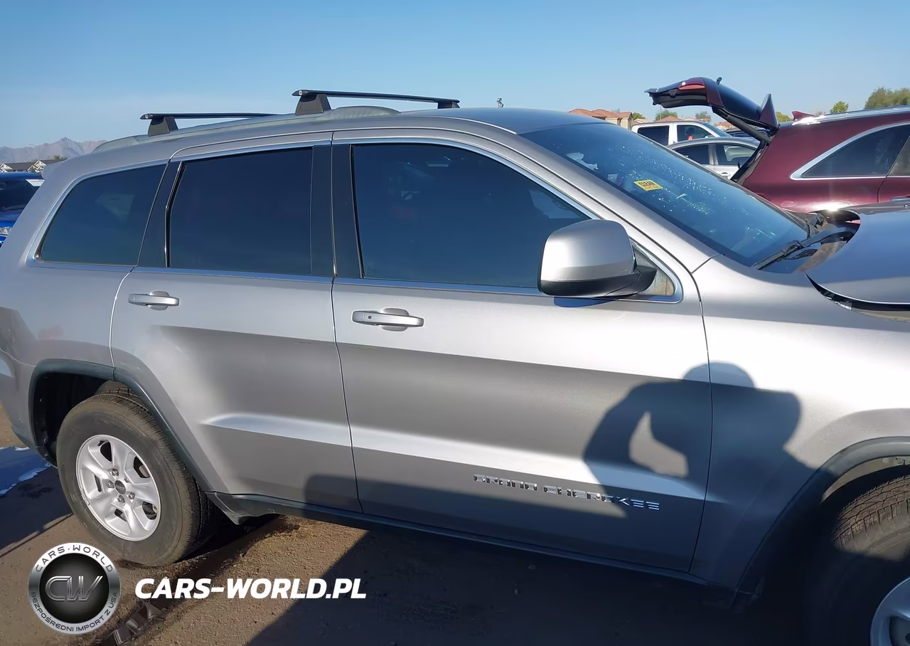 2015 Jeep Grand Cherokee Laredo VIN:1C4RJEAGXFC131506 - 14