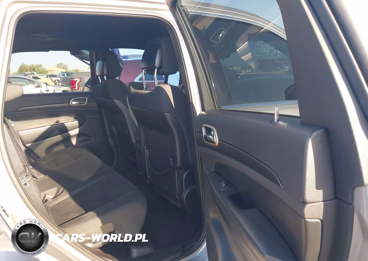 2015 Jeep Grand Cherokee Laredo VIN:1C4RJEAGXFC131506 - 8