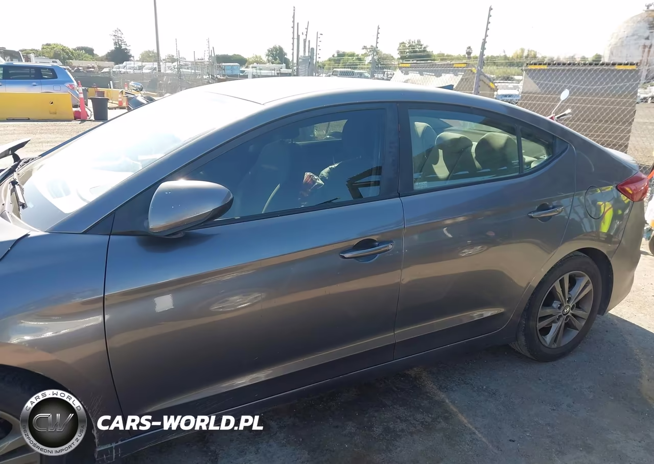 2018 Hyundai Elantra Sel VIN:5NPD84LF4JH305684 - 18