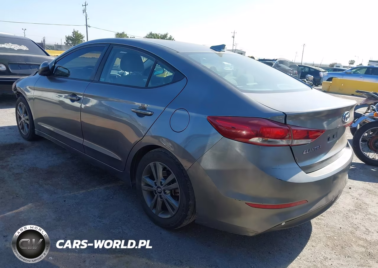 2018 Hyundai Elantra Sel VIN:5NPD84LF4JH305684 - 3