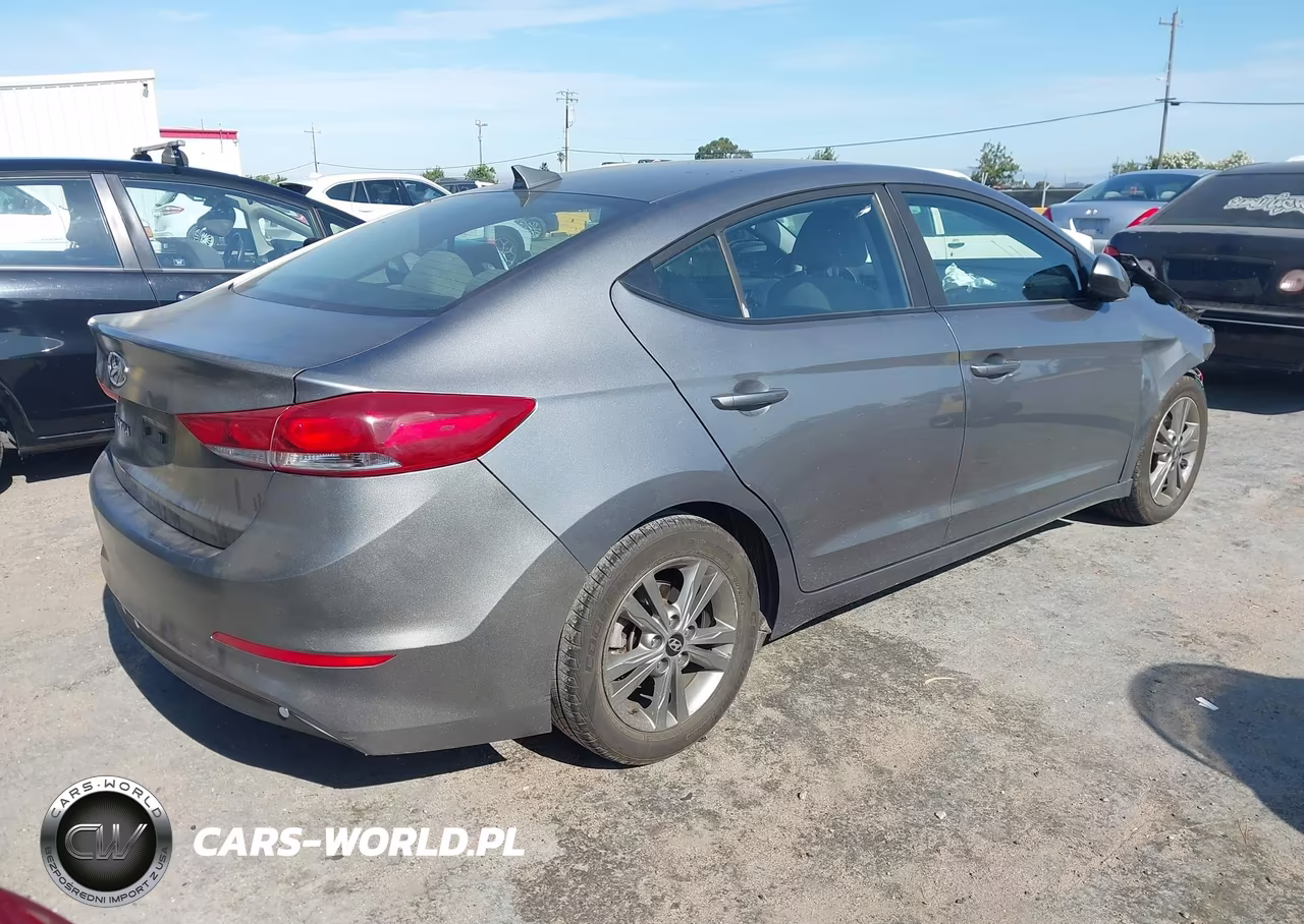 2018 Hyundai Elantra Sel VIN:5NPD84LF4JH305684 - 4