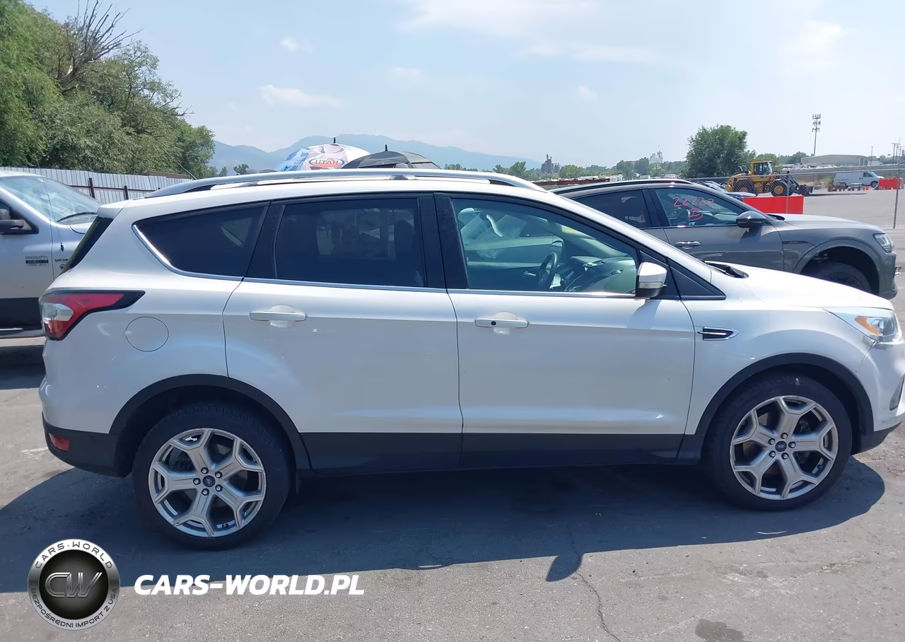 2017 Ford Escape Titanium VIN:1FMCU9J91HUC01411 - 13