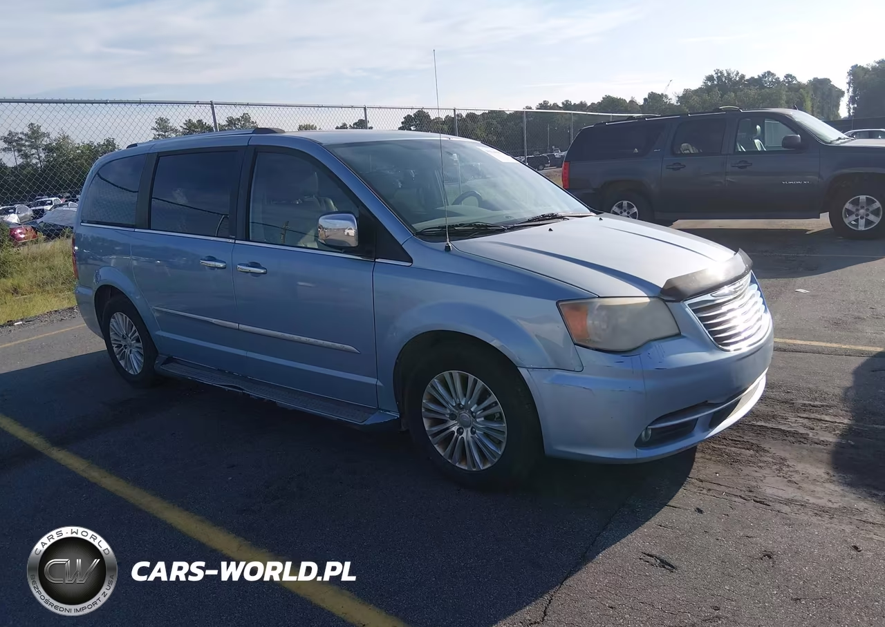 2013 Chrysler Town & Country Limited – zdjęcie 1 z 16