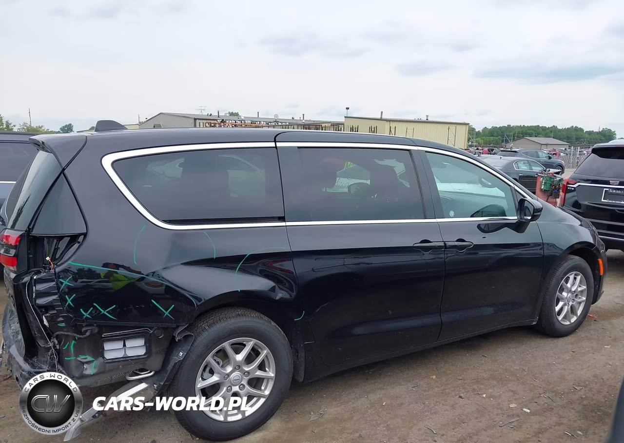 2026 Chrysler Pacifica Select VIN:2C4RC1BG3TR231371 - 13