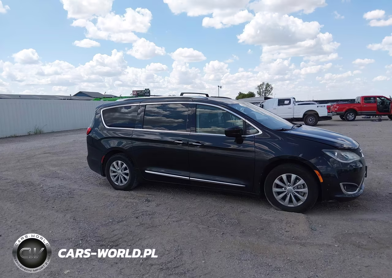 2019 Chrysler Pacifica Touring L VIN:2C4RC1BG3KR625404 - 13