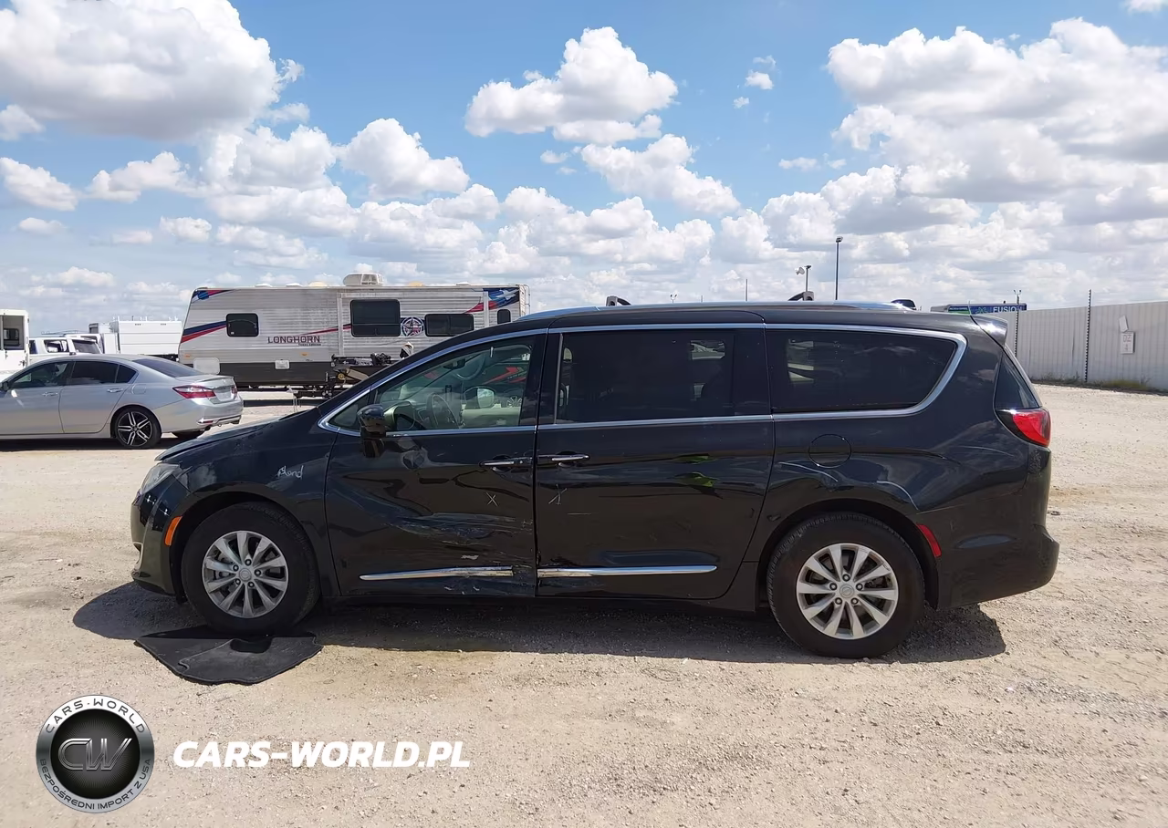 2019 Chrysler Pacifica Touring L VIN:2C4RC1BG3KR625404 - 14