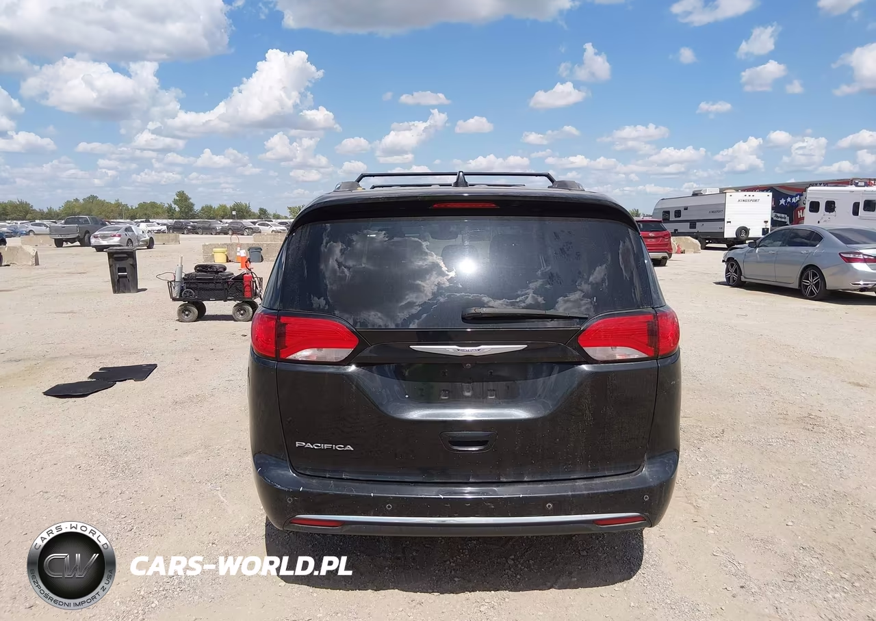 2019 Chrysler Pacifica Touring L VIN:2C4RC1BG3KR625404 - 16
