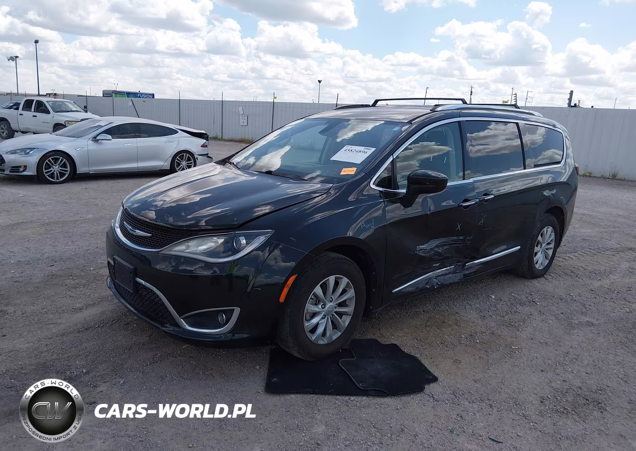 2019 Chrysler Pacifica Touring L VIN:2C4RC1BG3KR625404 - 2