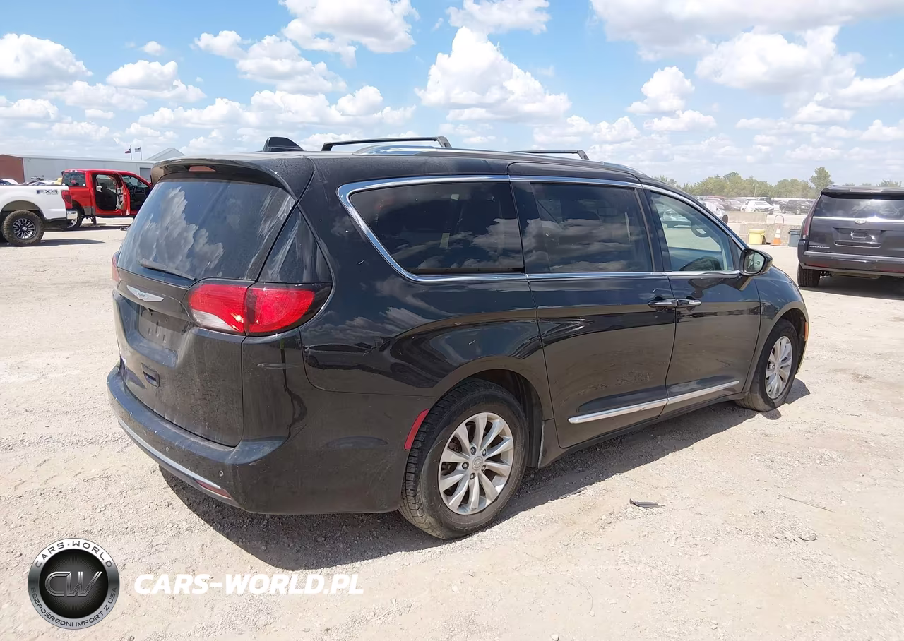2019 Chrysler Pacifica Touring L VIN:2C4RC1BG3KR625404 - 4