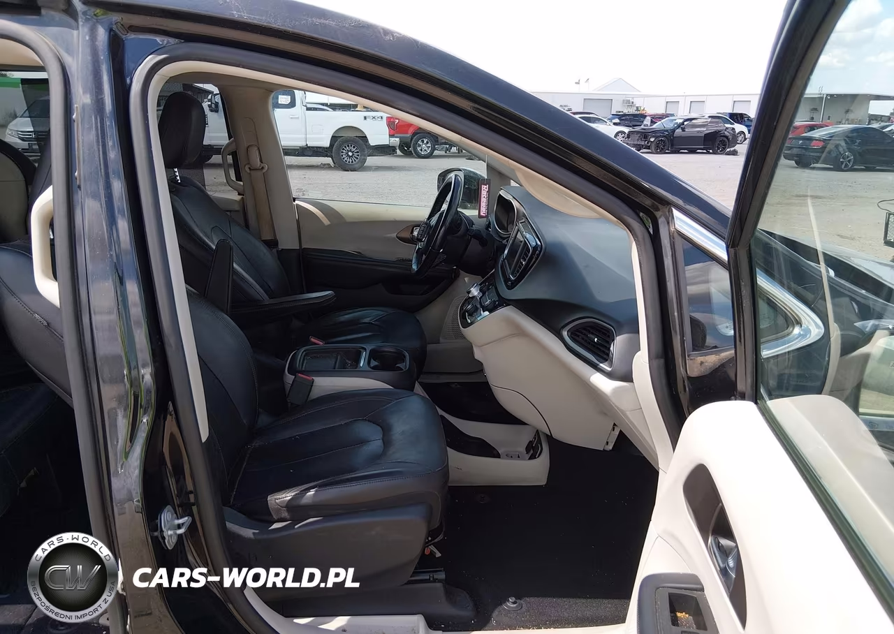 2019 Chrysler Pacifica Touring L VIN:2C4RC1BG3KR625404 - 5
