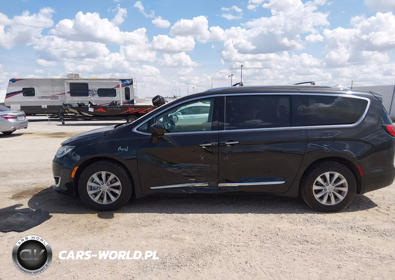 2019 Chrysler Pacifica Touring L VIN:2C4RC1BG3KR625404 - 6