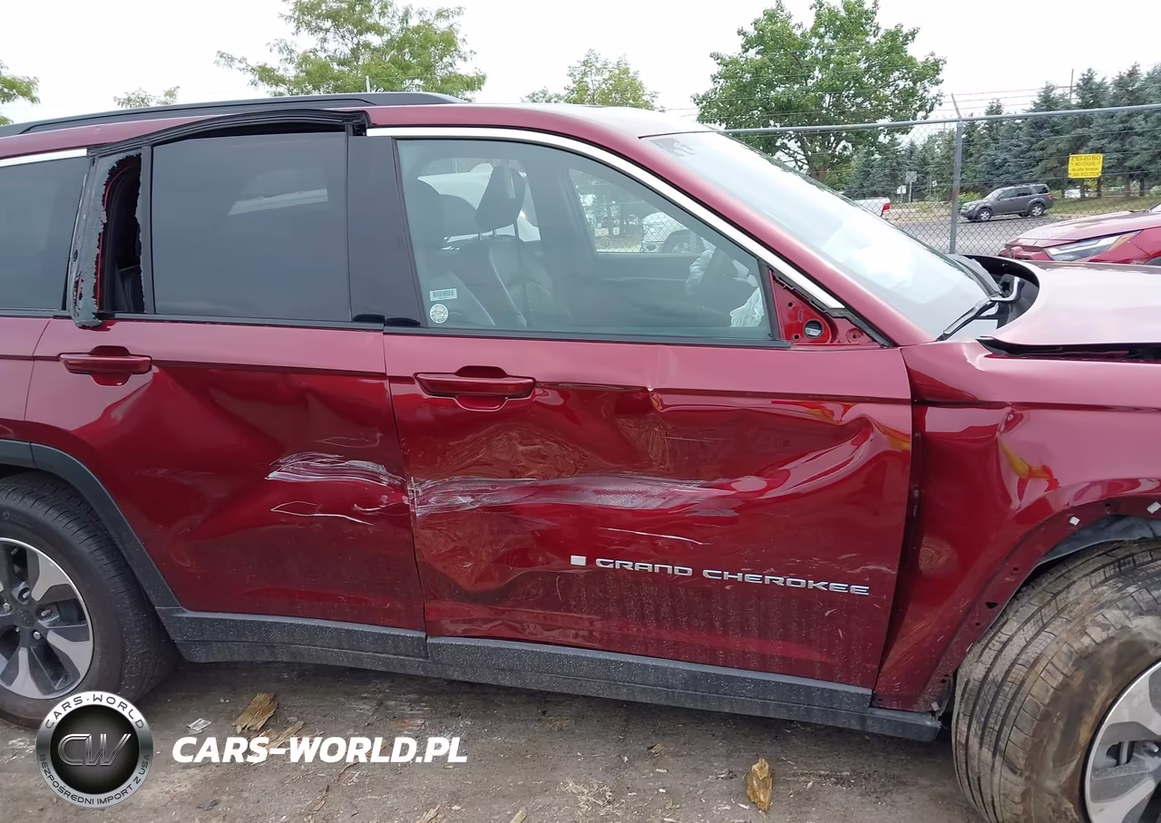 2025 Jeep Grand Cherokee 4Xe VIN:1C4RJYB60S8700187 - 17