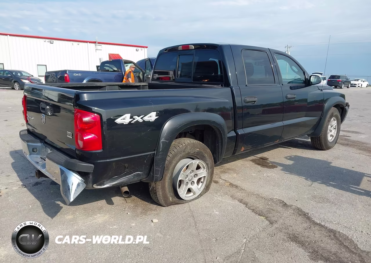 2005 Dodge Dakota Slt VIN:1D7HW48N65S365745 - 4