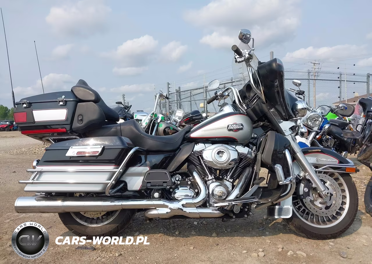 2010 Harley-Davidson Flhtcu VIN:1HD1FC411AB619525 - 12