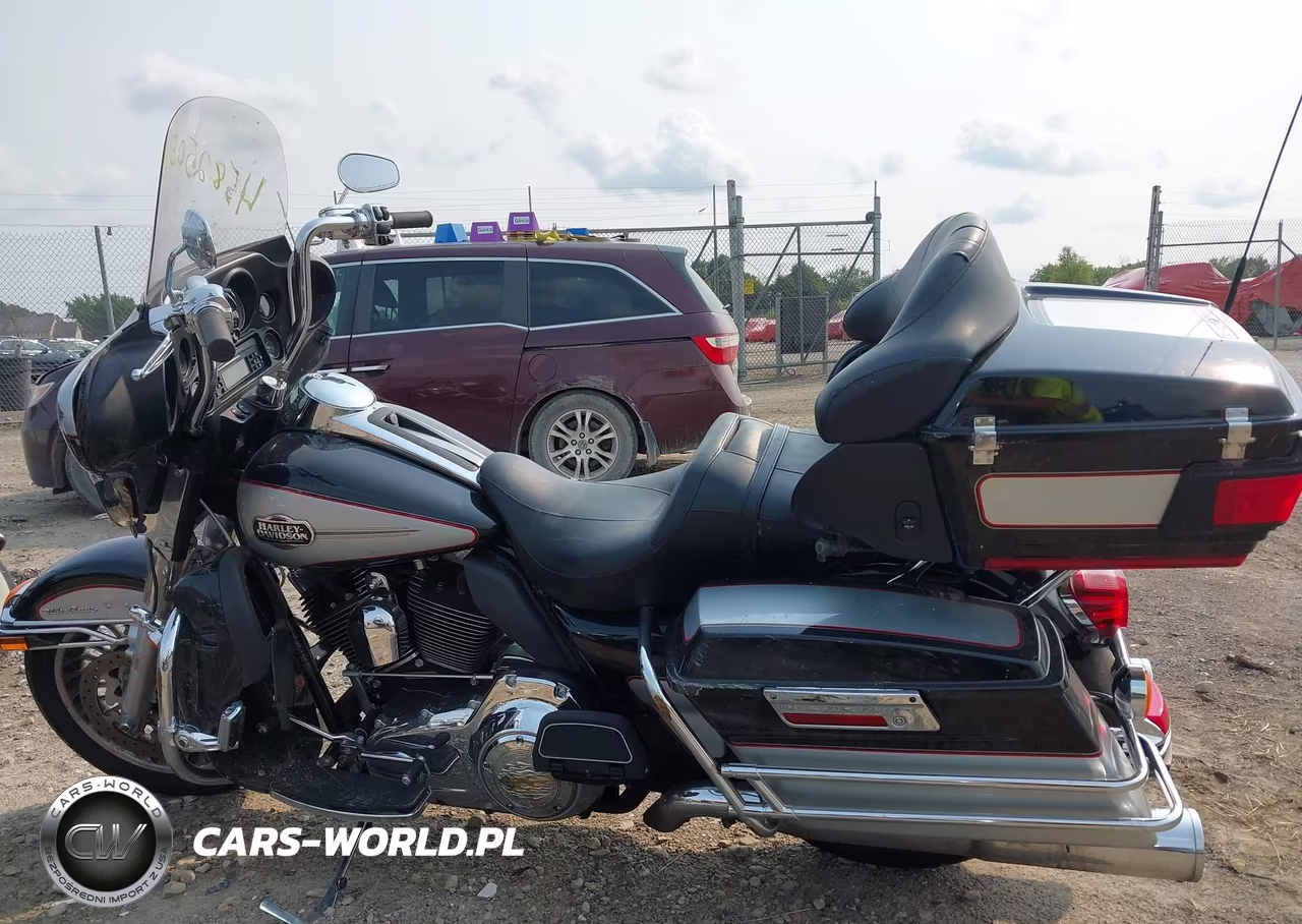 2010 Harley-Davidson Flhtcu VIN:1HD1FC411AB619525 - 13