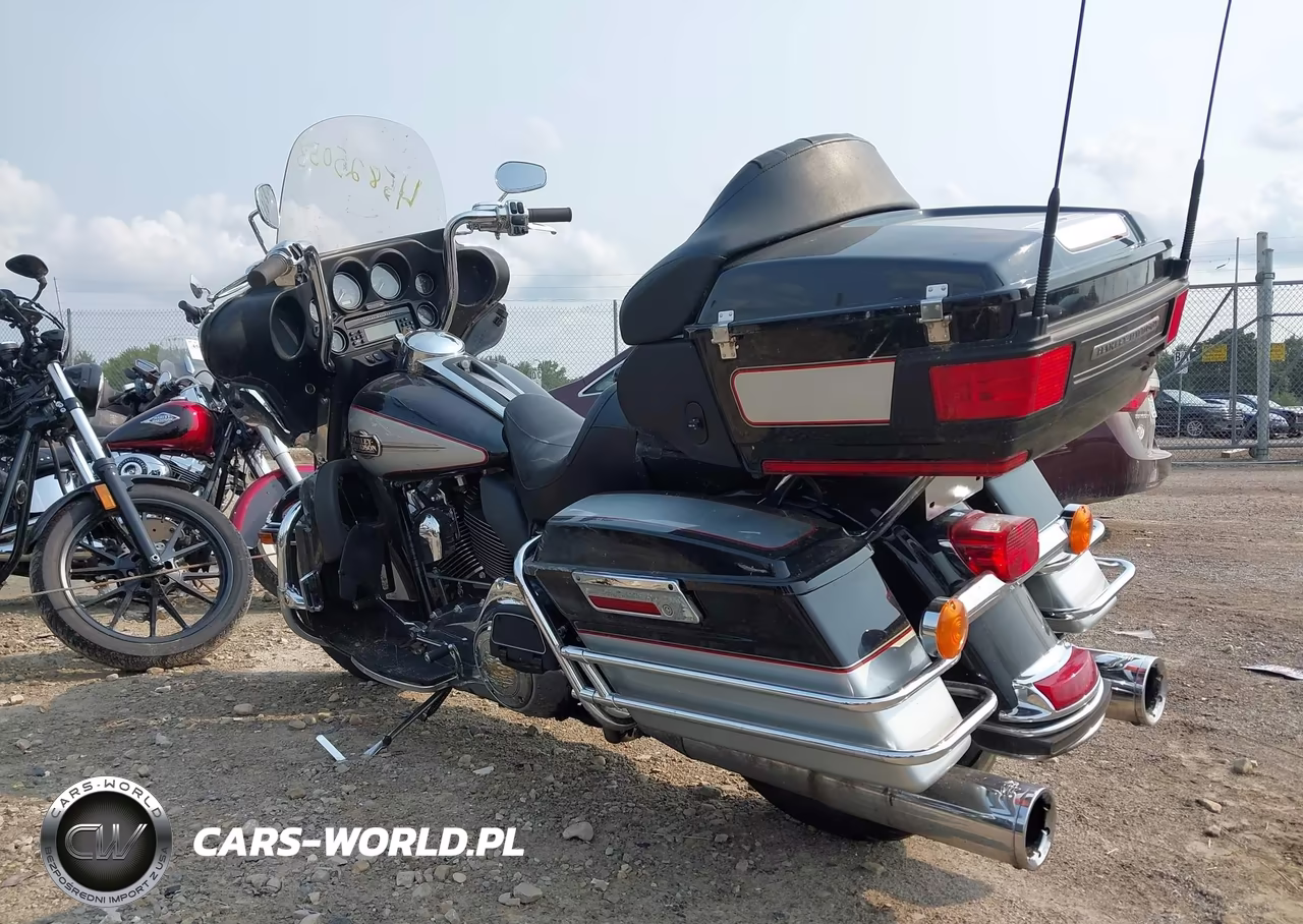 2010 Harley-Davidson Flhtcu VIN:1HD1FC411AB619525 - 3
