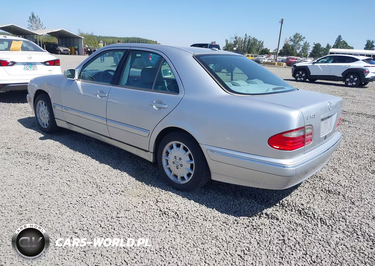 2000 Mercedes-Benz E 320 VIN:WDBJF65J4YB054956 - 3