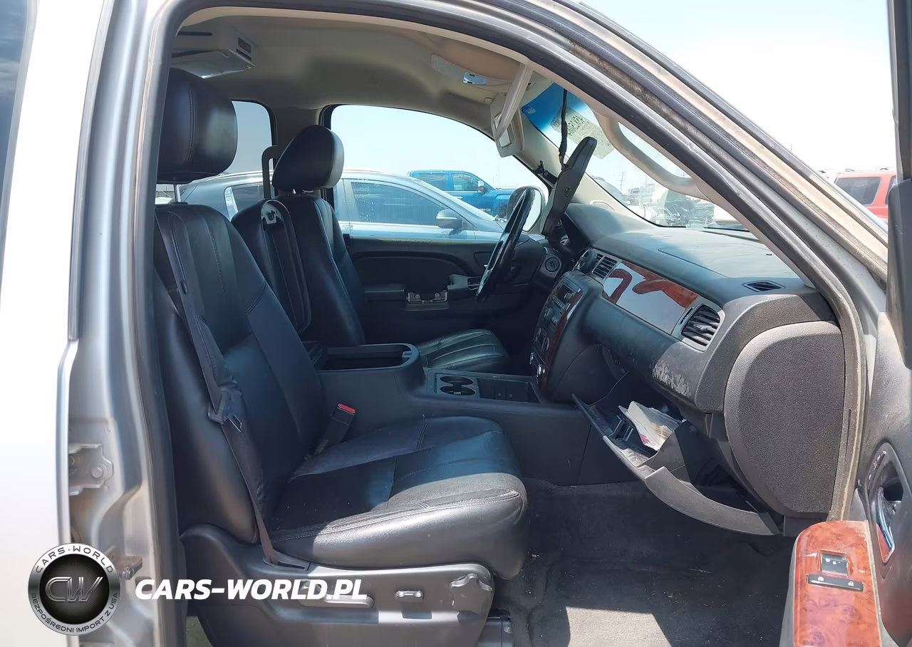 2012 Chevrolet Suburban Lt VIN:1GNSKJE79CR315580 - 5