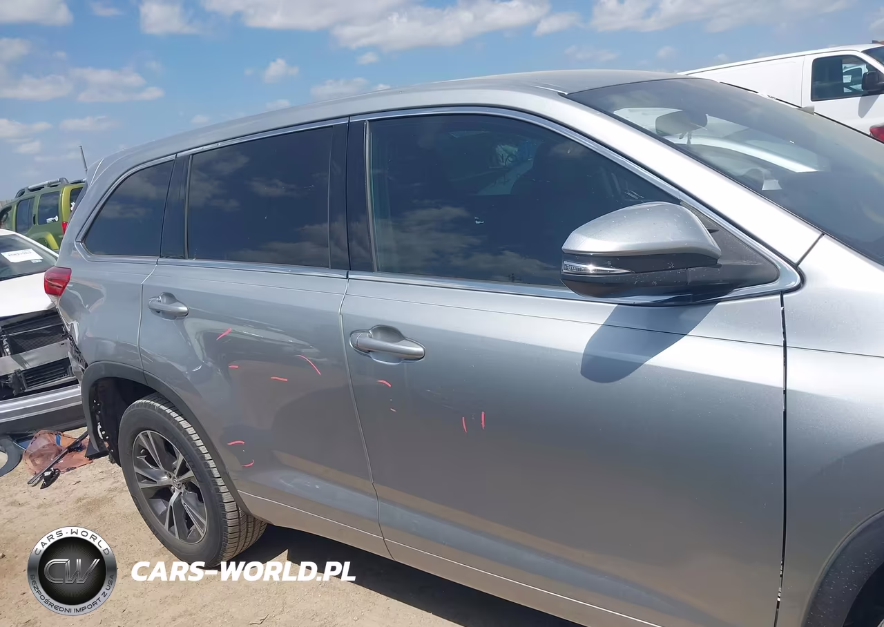 2018 Toyota Highlander Le VIN:5TDZZRFH6JS280410 - 14