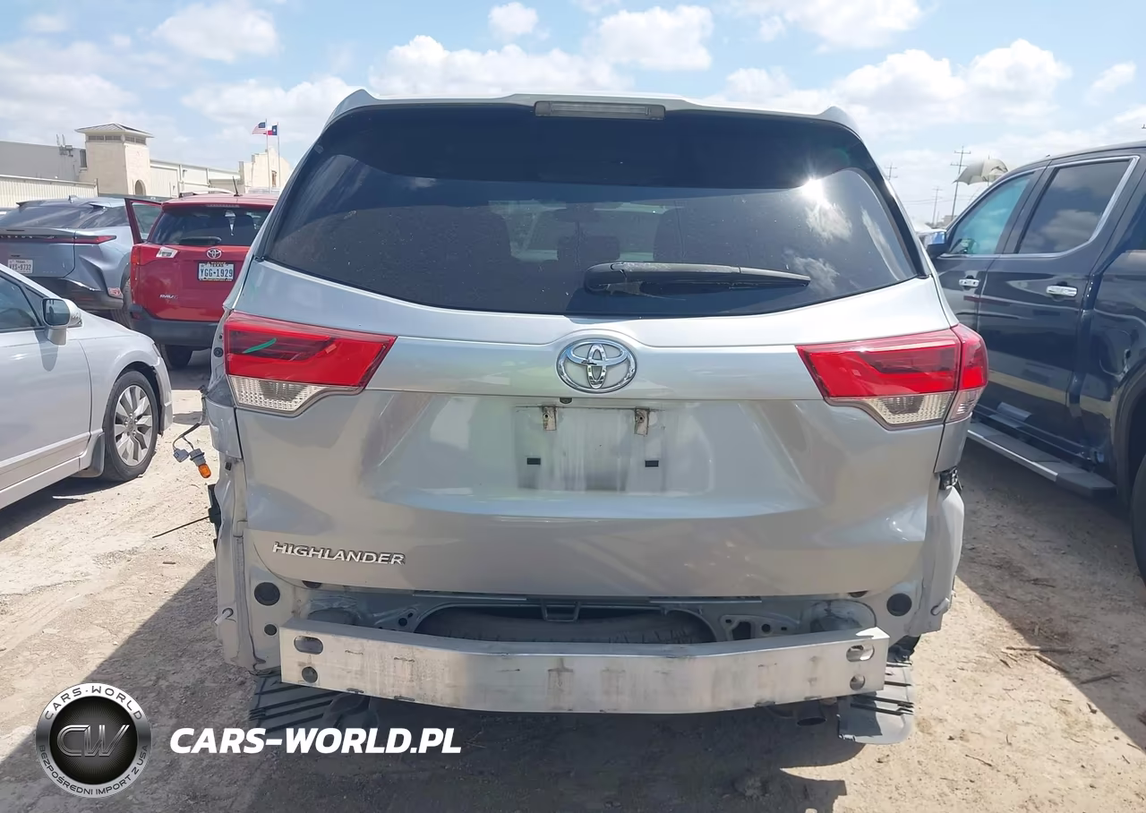 2018 Toyota Highlander Le VIN:5TDZZRFH6JS280410 - 17