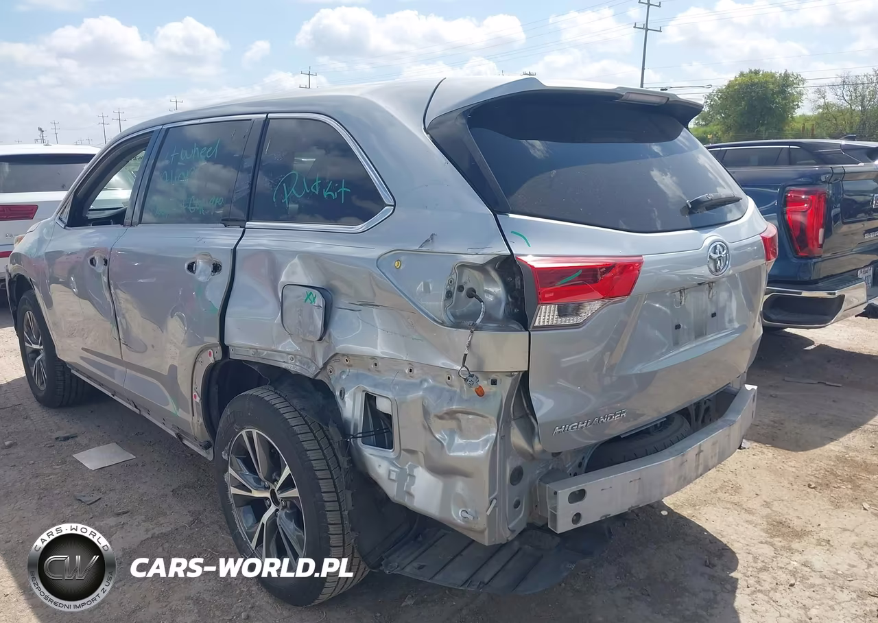2018 Toyota Highlander Le VIN:5TDZZRFH6JS280410 - 3
