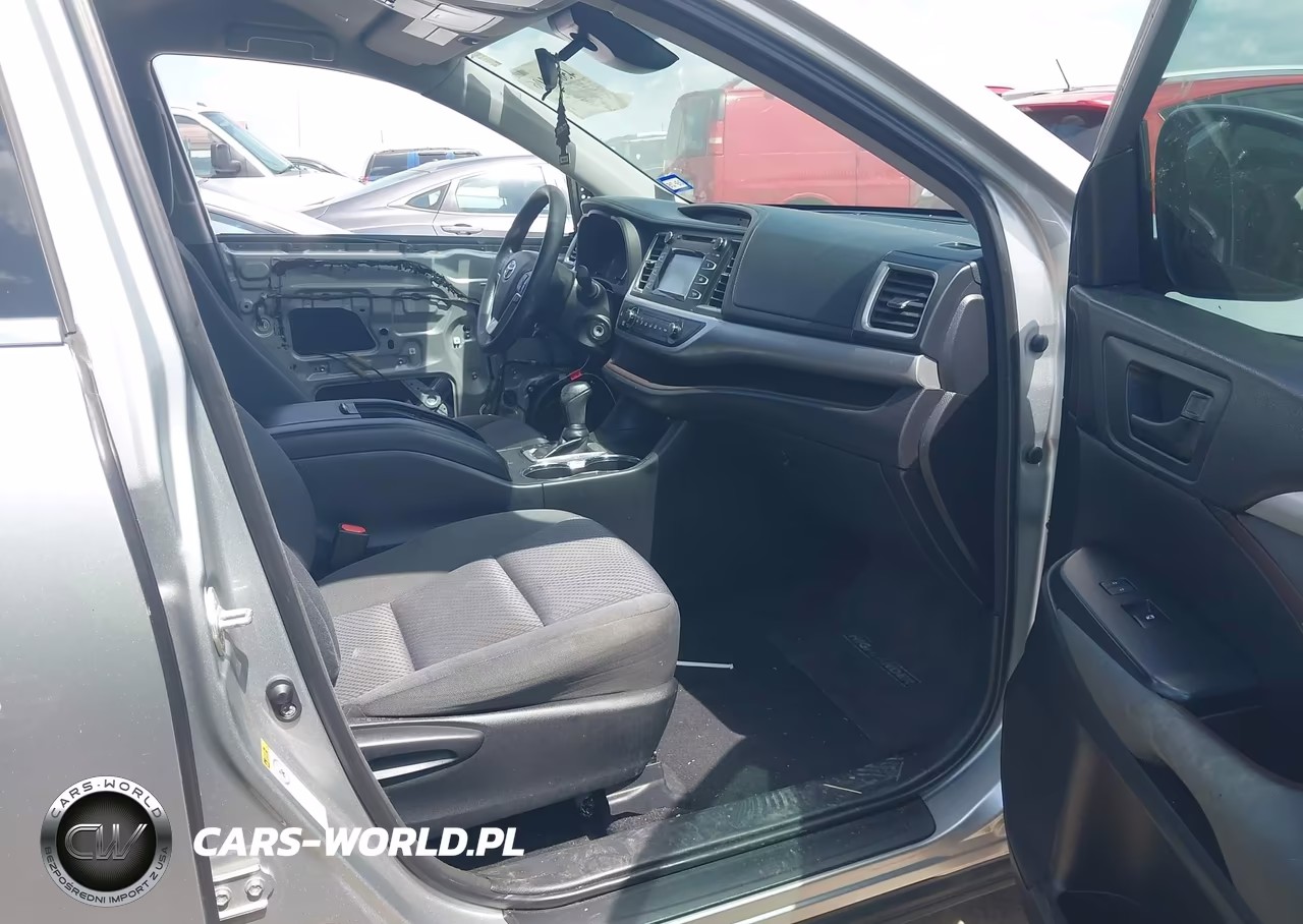 2018 Toyota Highlander Le VIN:5TDZZRFH6JS280410 - 5
