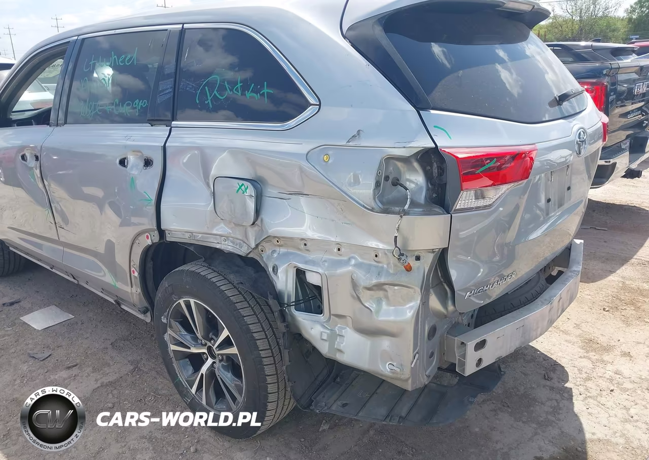 2018 Toyota Highlander Le VIN:5TDZZRFH6JS280410 - 6
