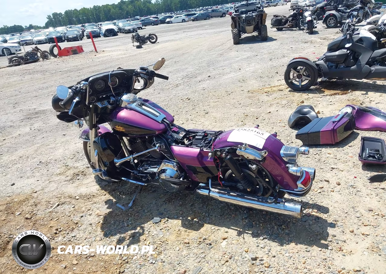 2011 Harley-Davidson Flhtcu VIN:1HD1FC417BB618025 - 14