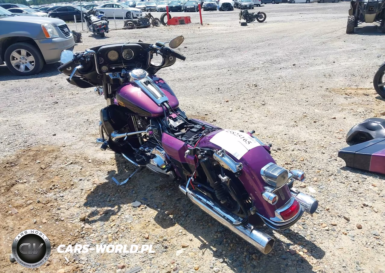 2011 Harley-Davidson Flhtcu VIN:1HD1FC417BB618025 - 3