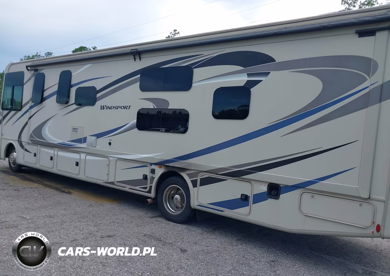 2018 Ford F53 VIN:1F66F5DY0J0A08576 - 3