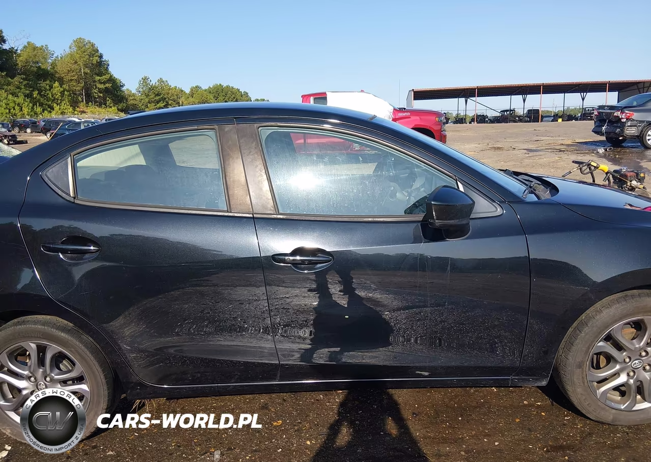 2019 Toyota Yaris Le VIN:3MYDLBYV7KY511512 - 13
