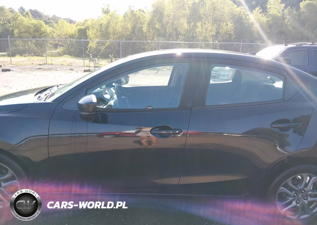 2019 Toyota Yaris Le VIN:3MYDLBYV7KY511512 - 14