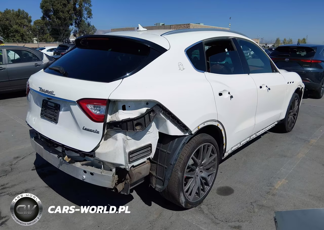 2017 Maserati Levante S VIN:ZN661YUL7HX237354 - 4
