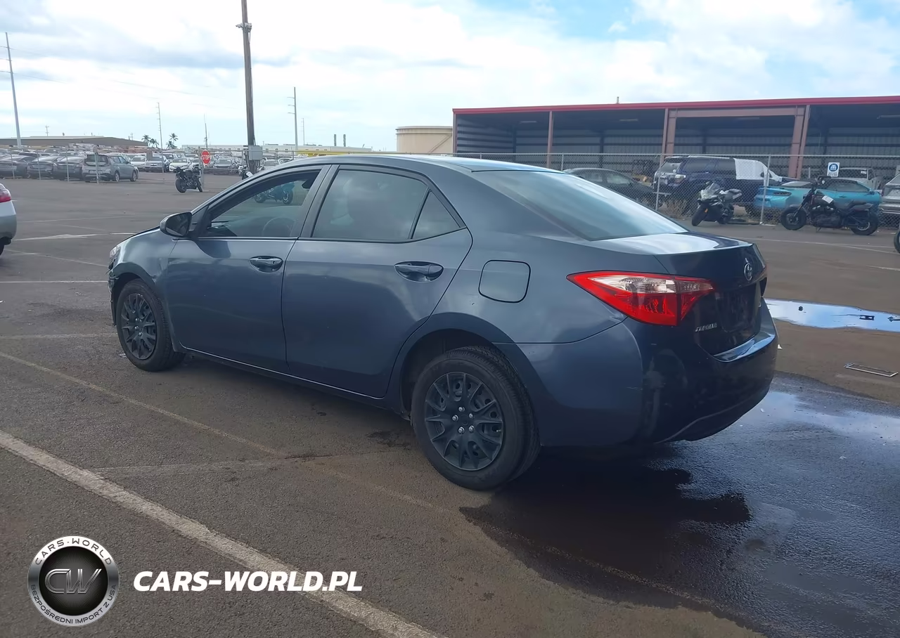 2017 Toyota Corolla Le VIN:5YFBURHE1HP674189 - 3