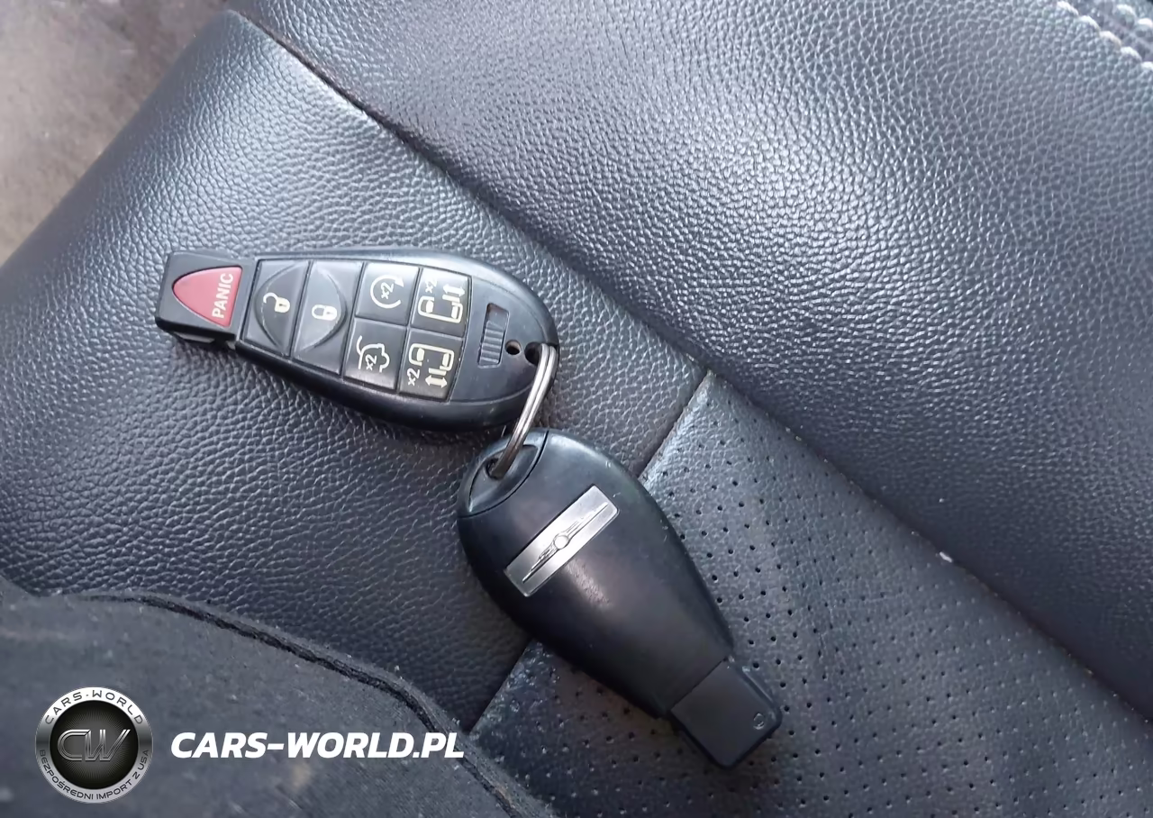 2010 Chrysler Town & Country Touring Plus VIN:2A4RR8DX4AR368251 - 11