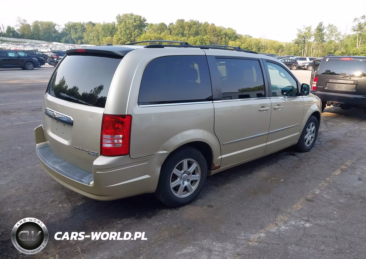2010 Chrysler Town & Country Touring Plus VIN:2A4RR8DX4AR368251 - 4
