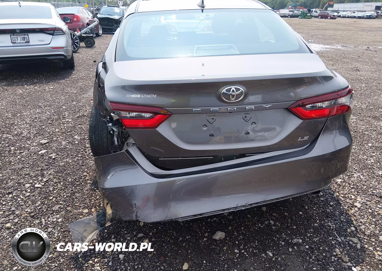 2021 Toyota Camry Le VIN:4T1C11AK2MU520744 - 17