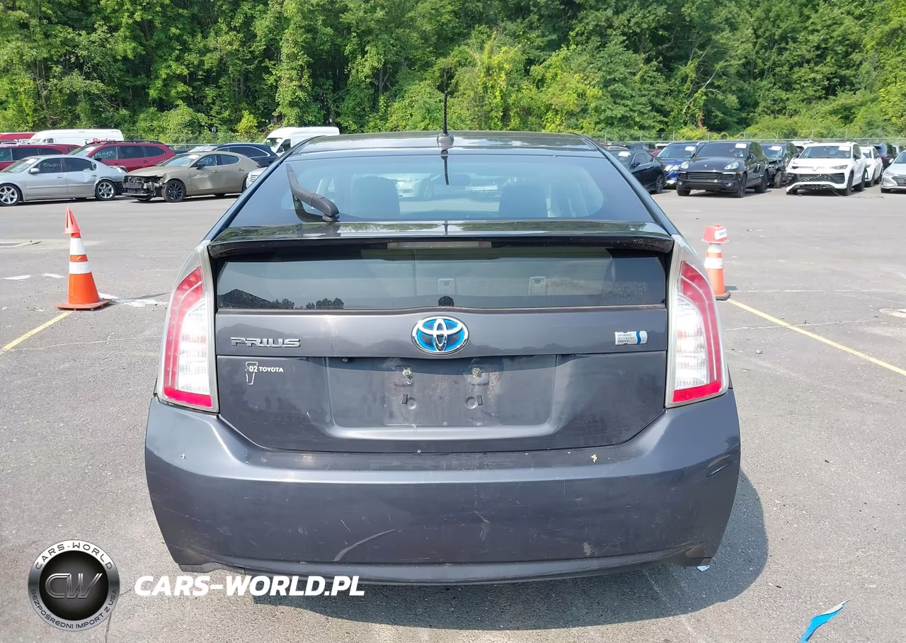 2015 Toyota Prius Three VIN:JTDKN3DUXF0398349 - 17