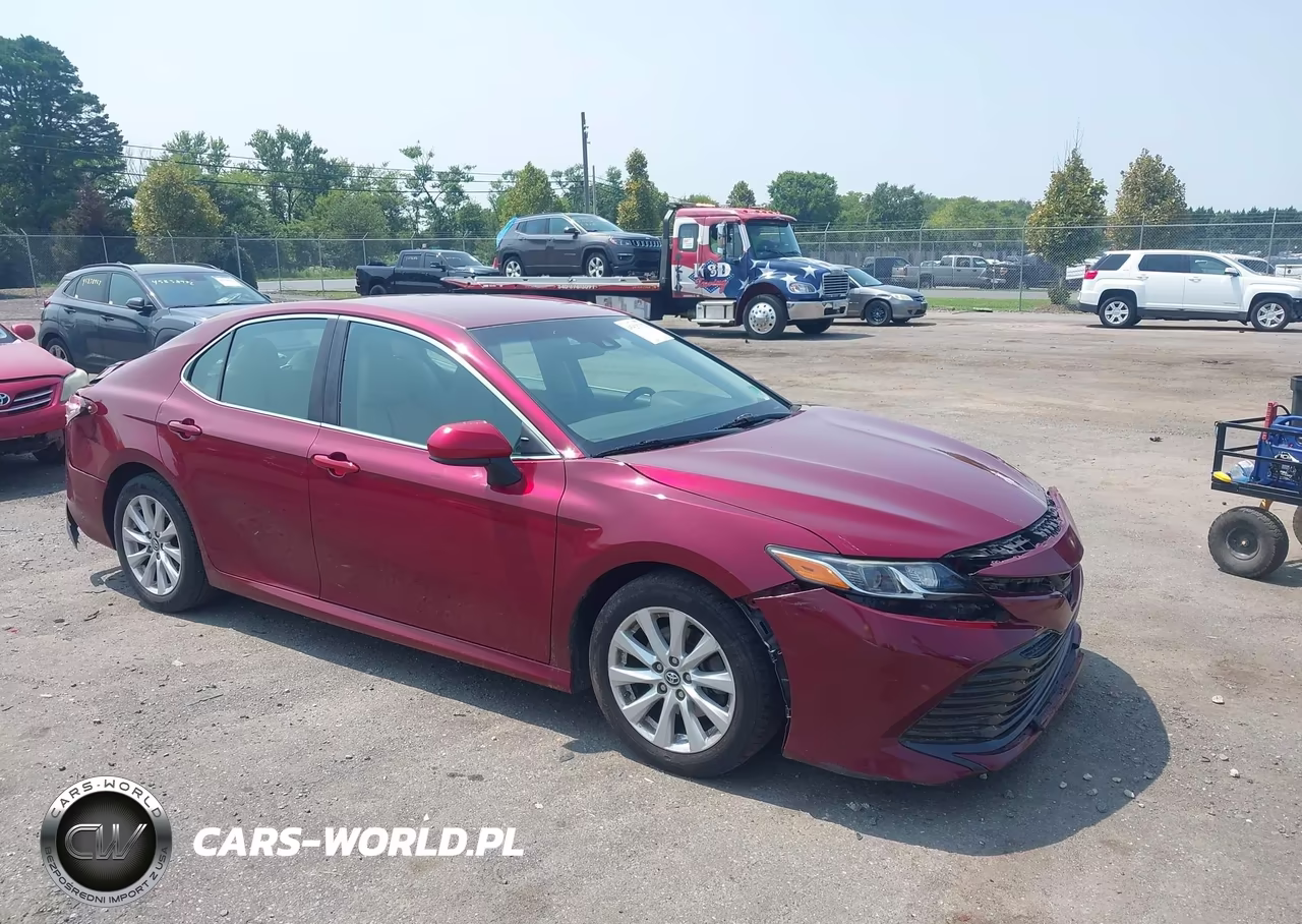 2018 Toyota Camry Le – zdjęcie 1 z 16