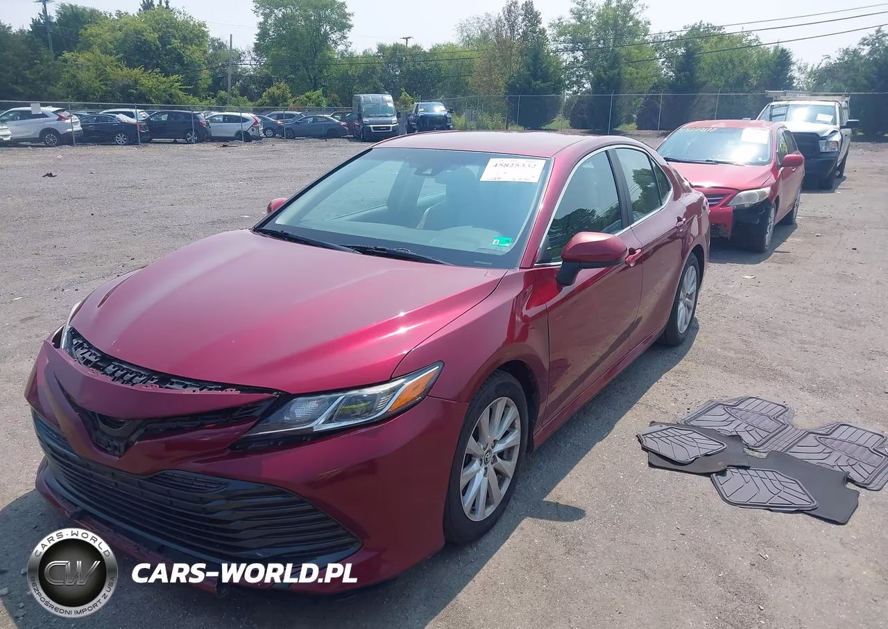 2018 Toyota Camry Le VIN:4T1B11HK1JU590488 - 2