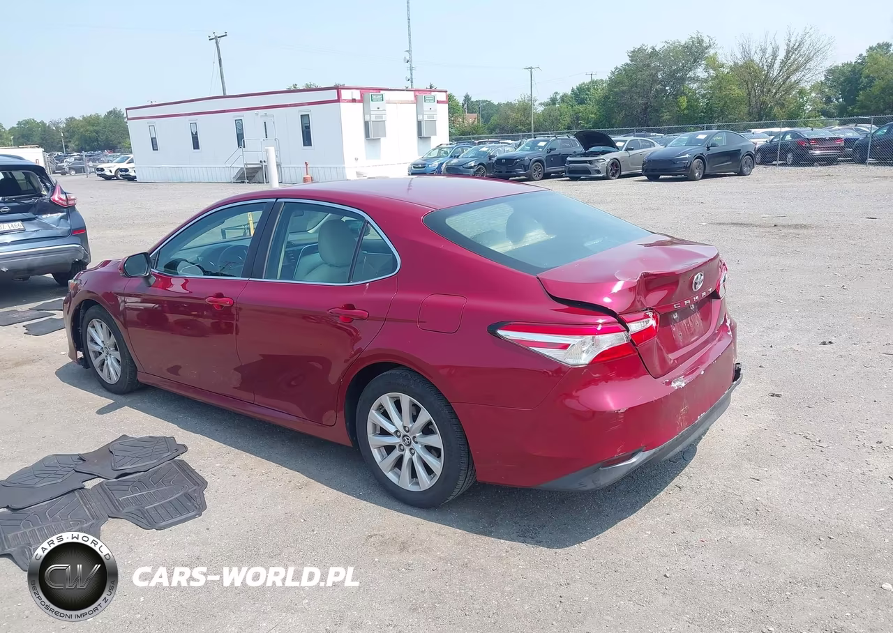 2018 Toyota Camry Le VIN:4T1B11HK1JU590488 - 3