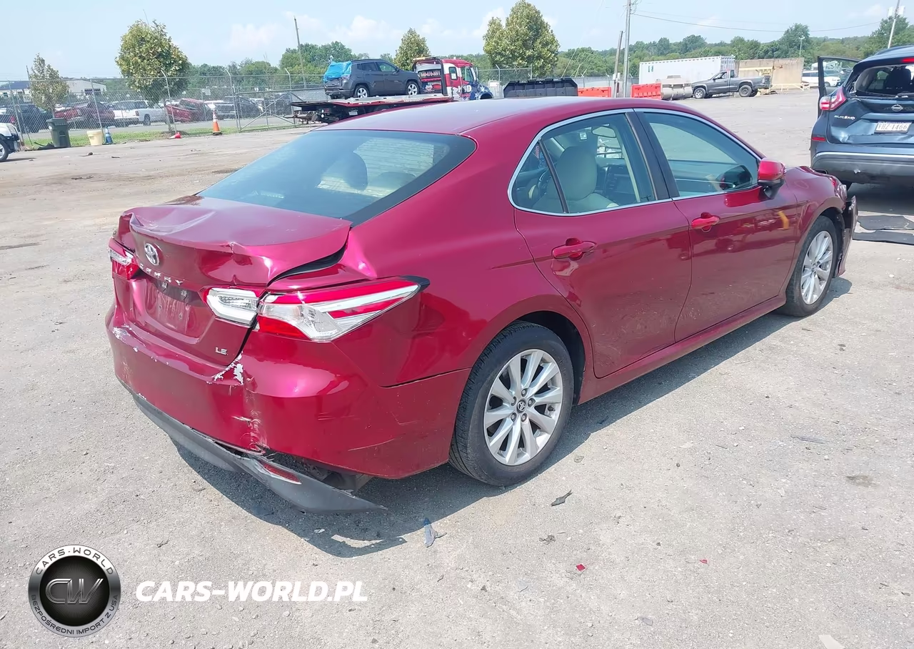 2018 Toyota Camry Le VIN:4T1B11HK1JU590488 - 4