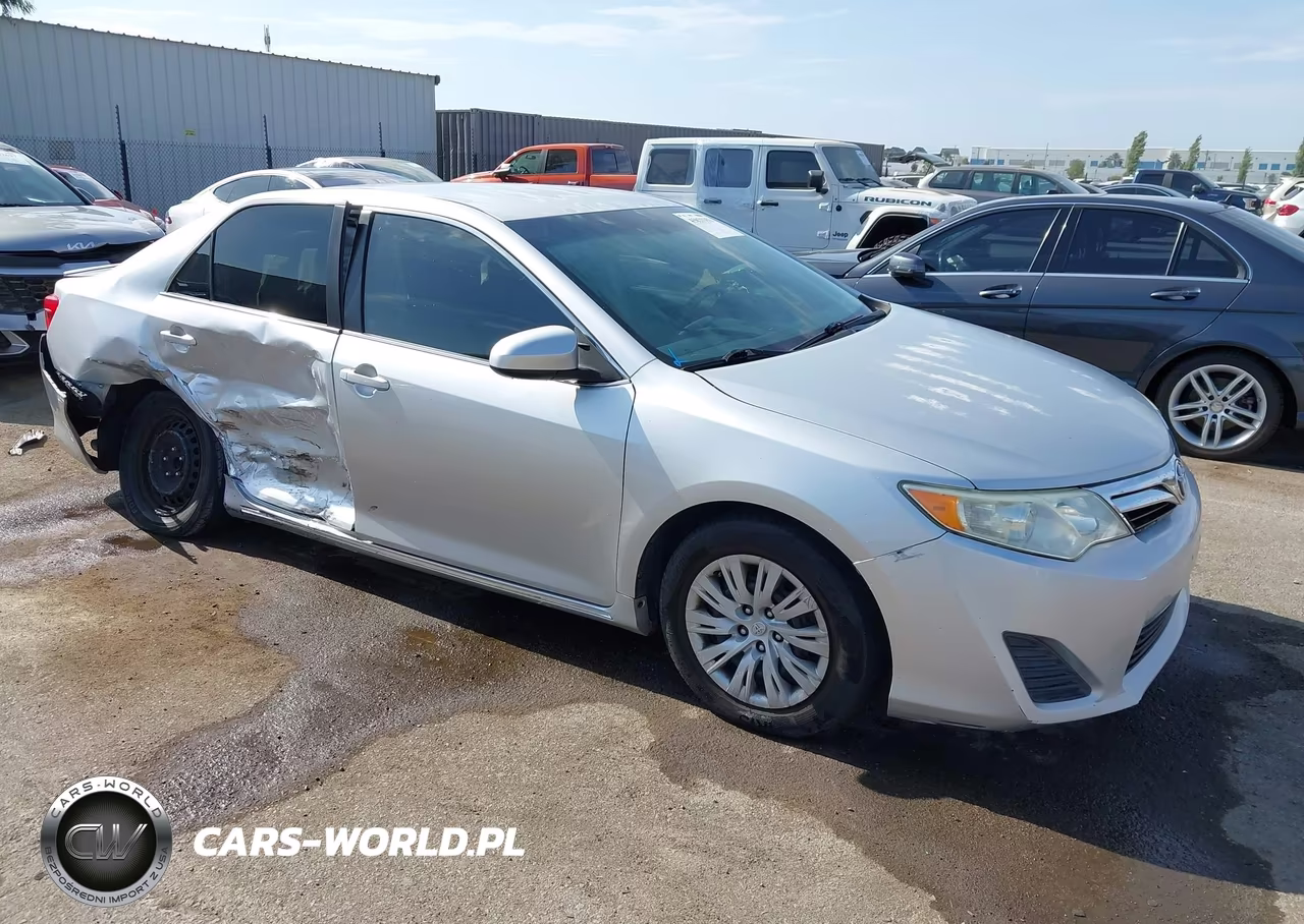 2012 Toyota Camry Le – zdjęcie 1 z 16