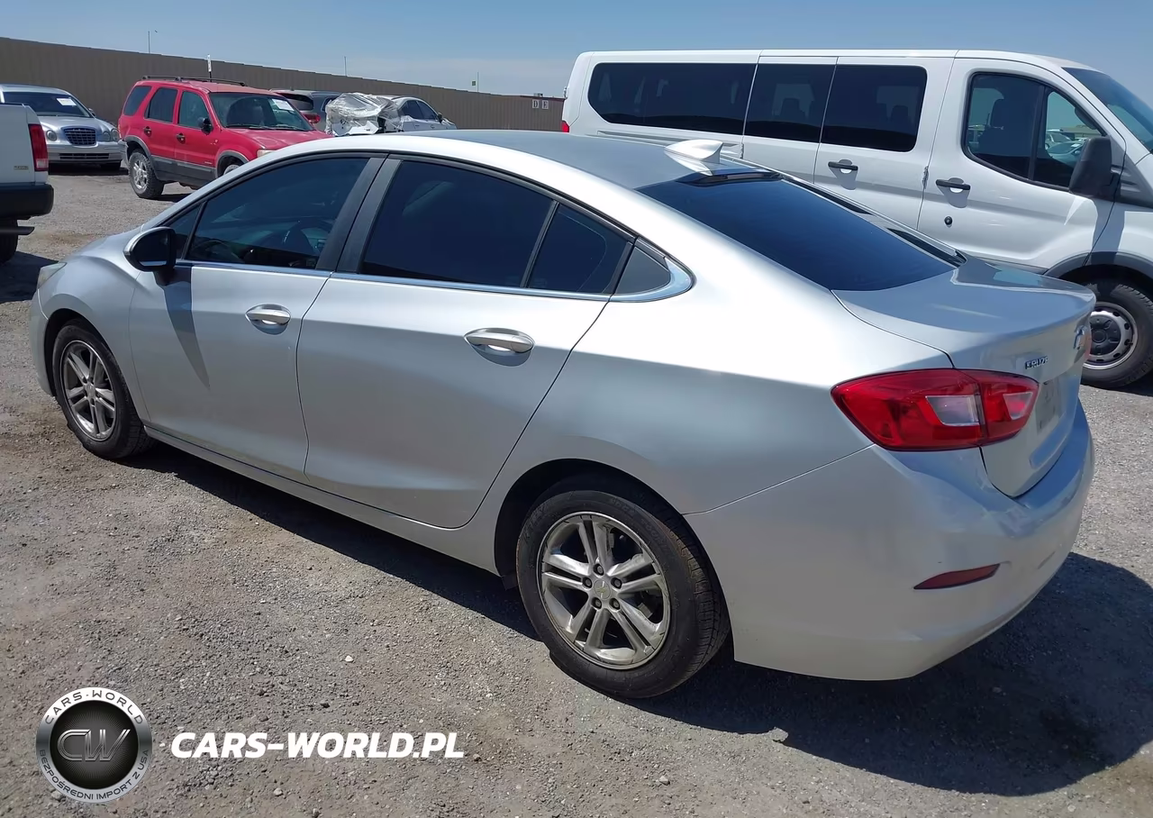 2018 Chevrolet Cruze Lt Auto VIN:1G1BE5SM0J7147704 - 3