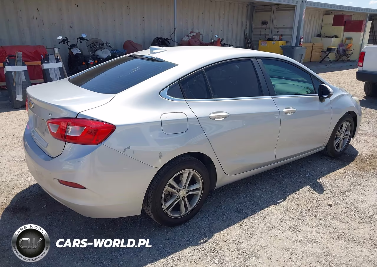 2018 Chevrolet Cruze Lt Auto VIN:1G1BE5SM0J7147704 - 4